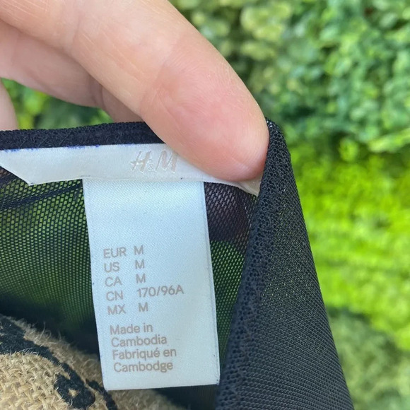 Fitted Mesh Crew Neck Long Sleeve Tee - Picture 4 of 5